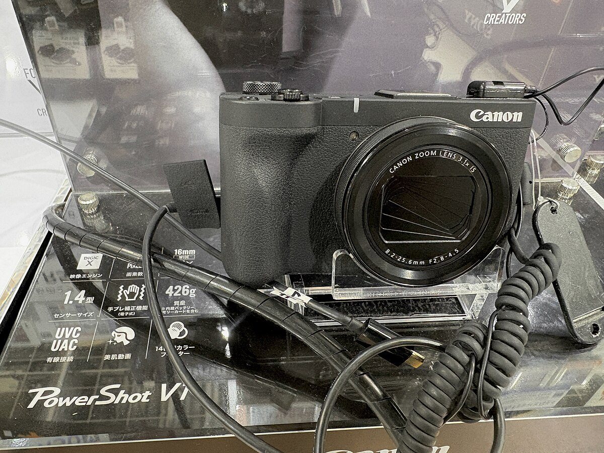 Compact Cameras in 2026: Why Small Cameras Came Back
