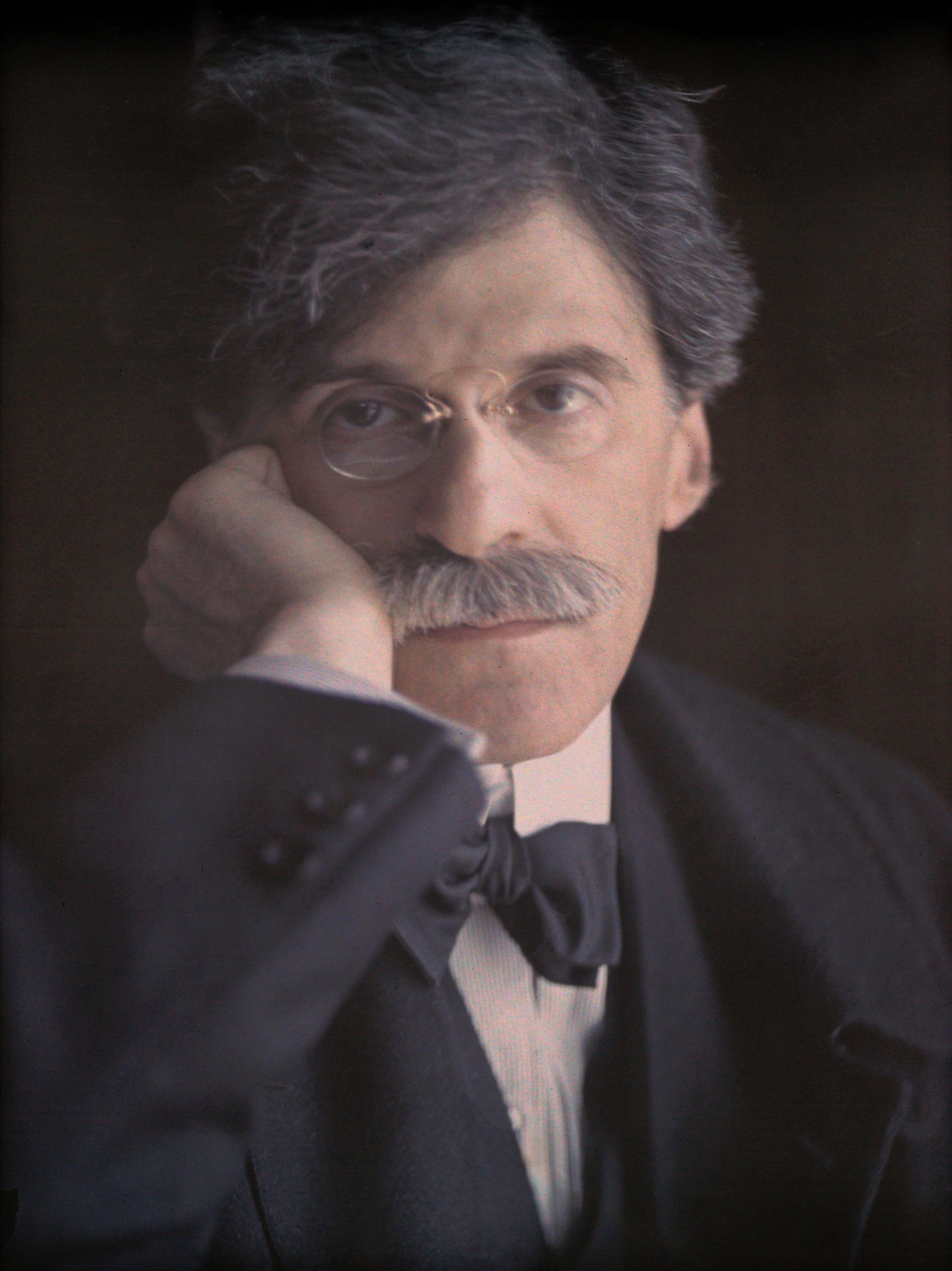 Alfred Stieglitz: 10 Quotes on Modern Photography and Inner Weather